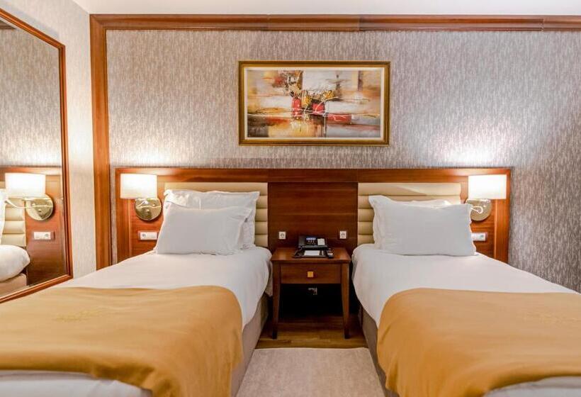 Deluxe Room Mountain View, Wellborn Luxury