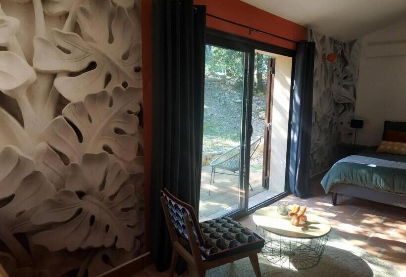 اتاق لوکس, Villa Bleucassis