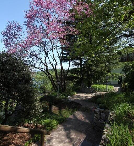 1 Bedroom Apartment Lake View, Al Trovante   Gardaslowemotion