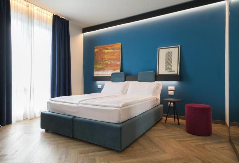 اتاق لوکس با چشم‌انداز دریاچه, All'azzurro