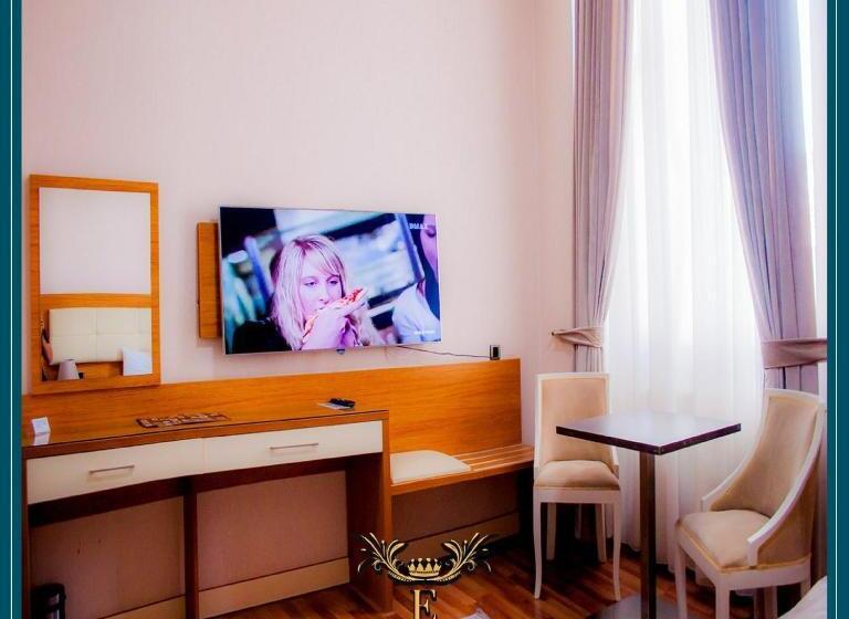 اتاق سوپریور با تخت بزرگ, Empire Business Baku