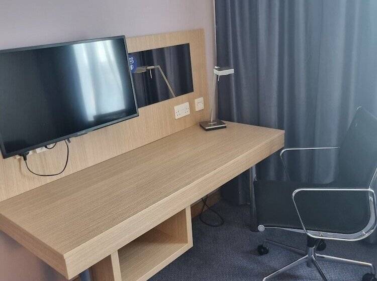 Номер Стандарт Адаптированный для Инвалидов, Holiday Inn Express Rotherham North By Ihg