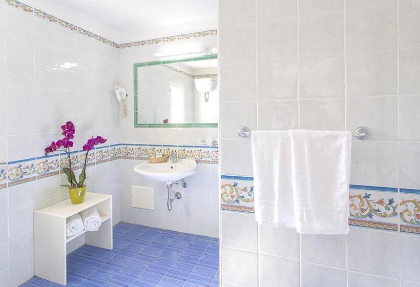 Triple Room Sea View, La Scogliera