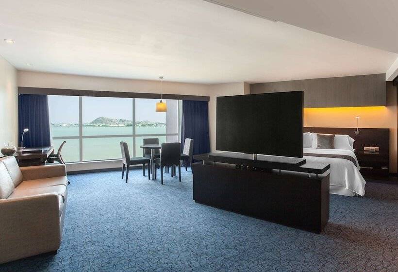 Полулюкс, Wyndham Guayaquil, Puerto Santa Ana