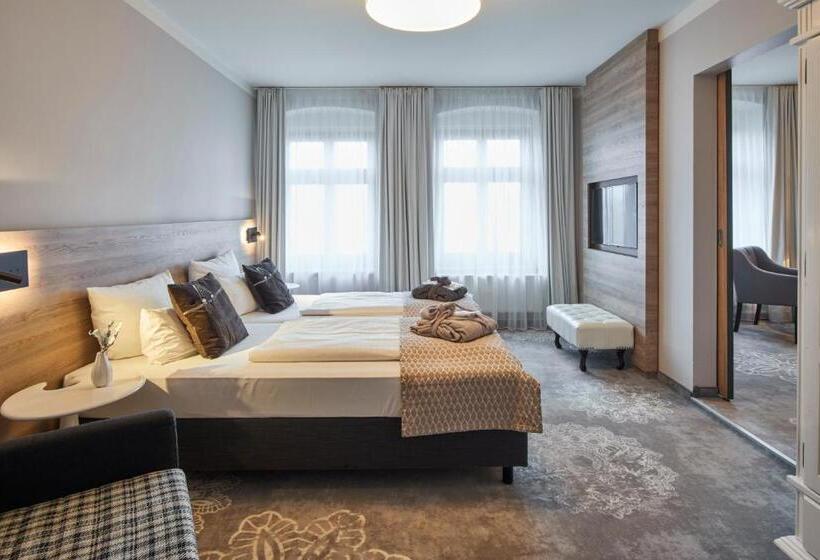 جناح, Via Regia   Vias Hotels