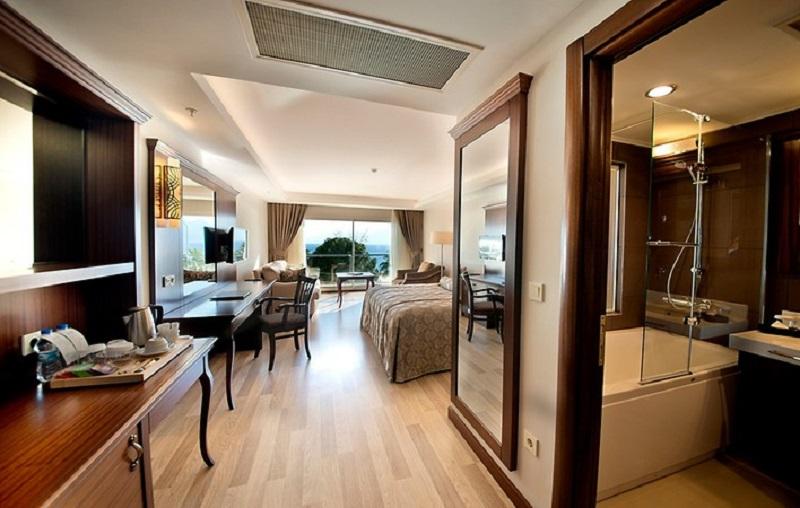 اتاق لوکس با چشم‌انداز دریا, Prime Boutique