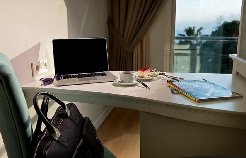 اتاق لوکس با چشم‌انداز دریا, Prime Boutique