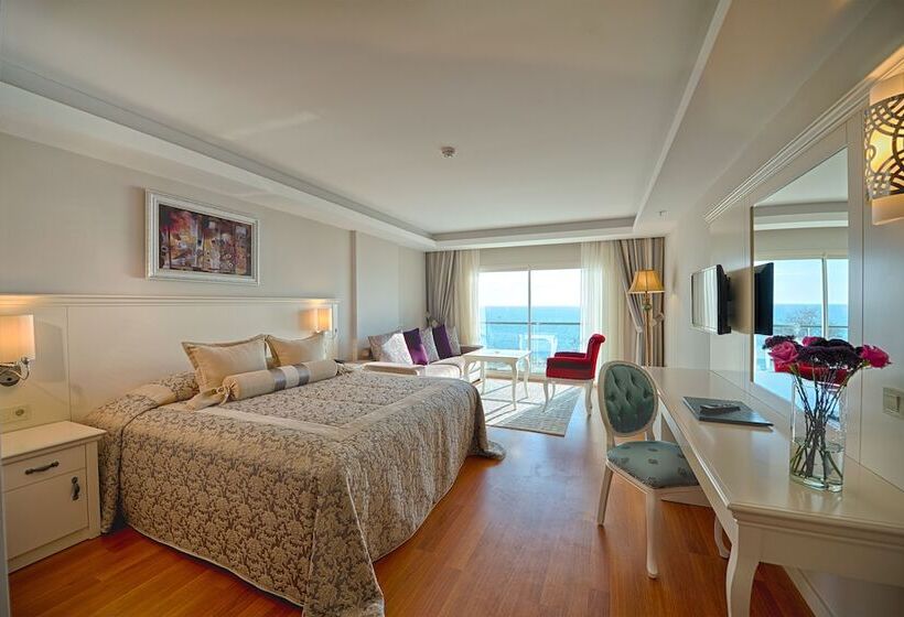 اتاق لوکس با چشم‌انداز دریا, Prime Boutique