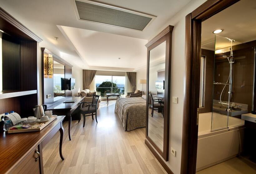 اتاق لوکس با چشم‌انداز دریا, Prime Boutique