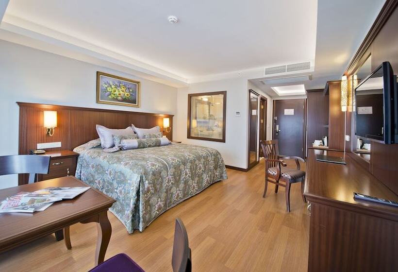 اتاق لوکس با چشم‌انداز دریا, Prime Boutique