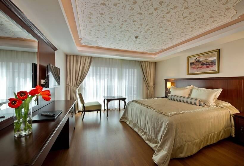 اتاق لوکس با چشم‌انداز دریا, Prime Boutique