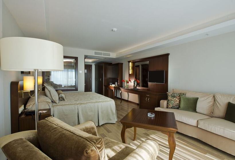 اتاق لوکس با چشم‌انداز دریا, Prime Boutique