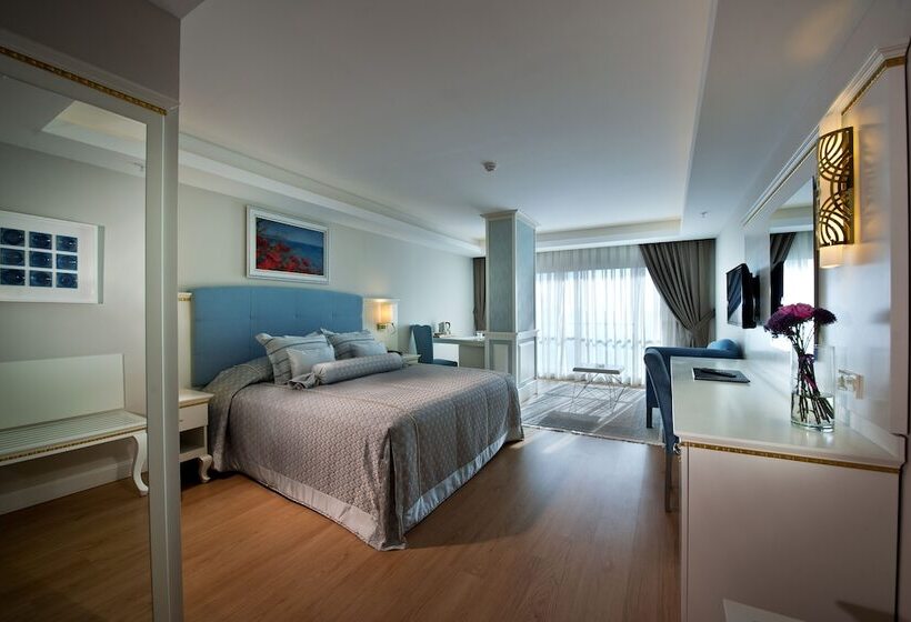 اتاق لوکس با چشم‌انداز دریا, Prime Boutique