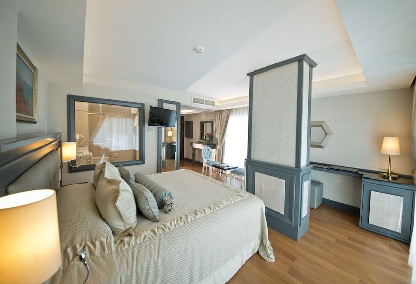 اتاق لوکس با چشم‌انداز دریا, Prime Boutique