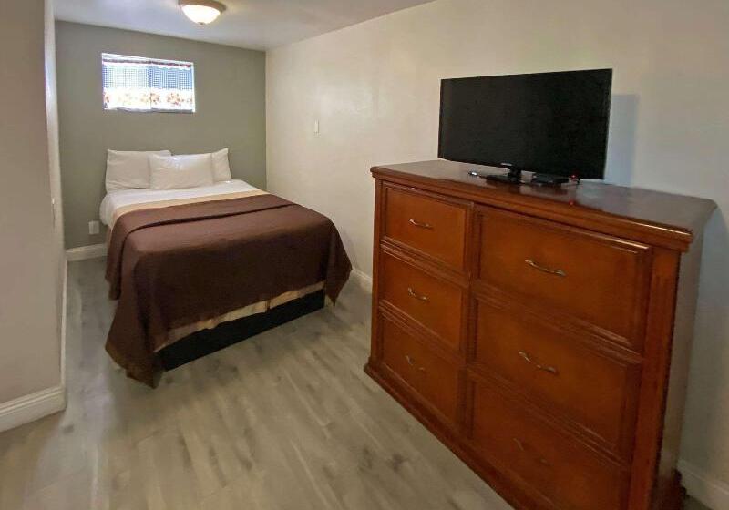 스탠다드 룸 킹사이즈 침대, Rodeway Inn