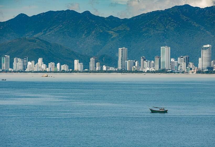 اتاق لوکس با چشم‌انداز دریا, Amiana Resort Nha Trang