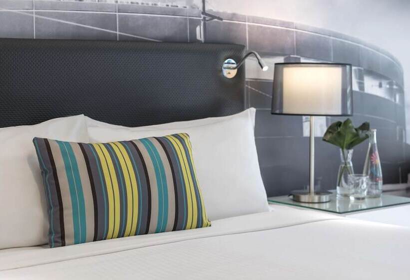استودیوی استاندارد, Oaks Melbourne On William Suites