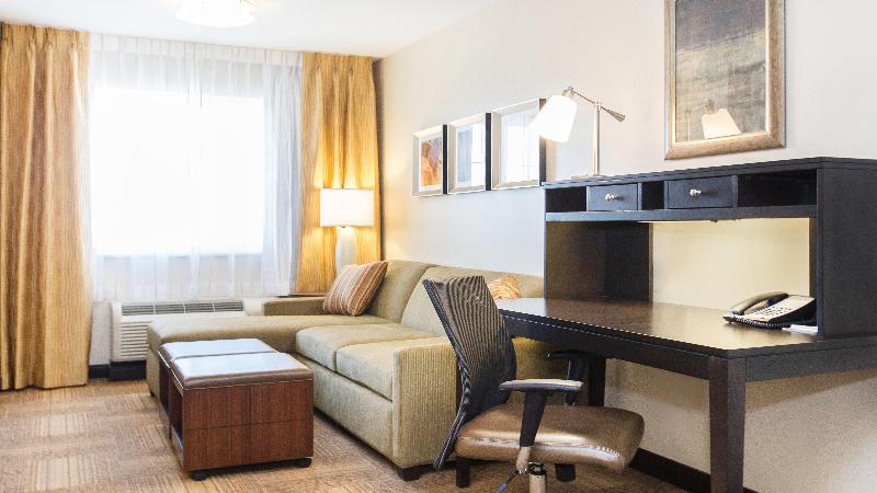 带大床的标准工作室, Staybridge Suites West Edmonton, An Ihg
