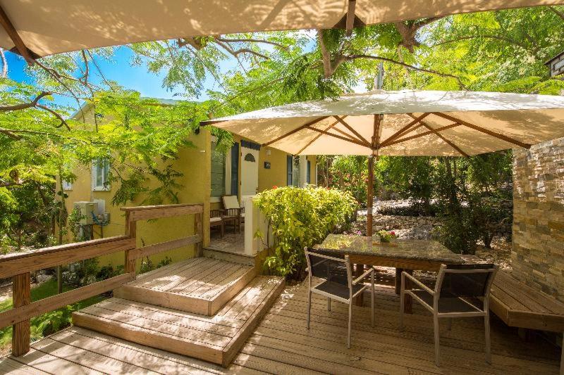 کلبه دلوکس, Kokomo Botanical Resort   Caribbean Family Cottages