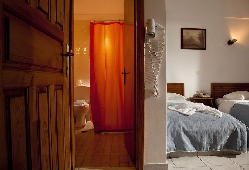 Quarto Triplo Standart Vista Mar Lateral, Filoxenia Hotel Monemvasia