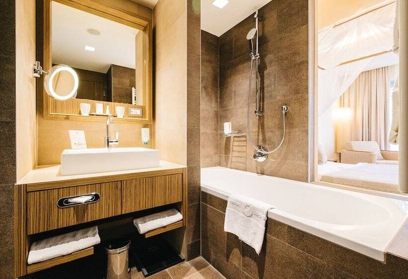Номер Стандарт Вид на Озеро, St. Martins Therme & Lodge