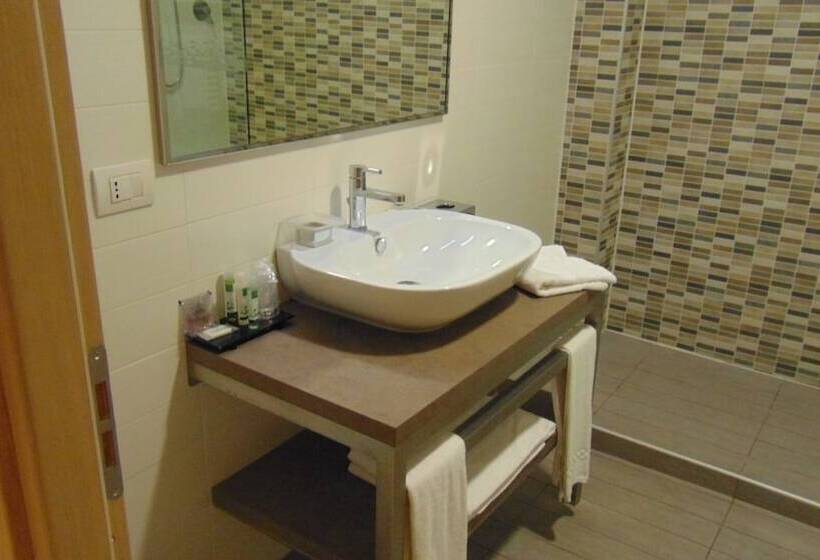 اتاق سوپریور چهار تخته, Turin Airport Hotel & Residence