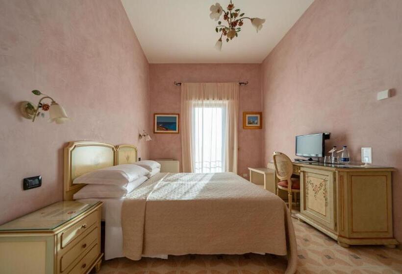 Трехместный Номер Стандарт с Балконом, Villa Rosa Antico