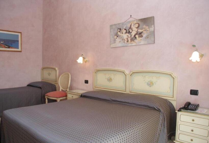 Трехместный Номер Стандарт с Балконом, Villa Rosa Antico