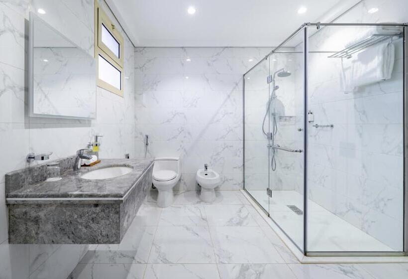 Вилла 3 Спальни, Radisson Hotel Riyadh Airport
