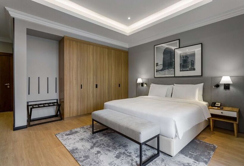 Вилла 3 Спальни, Radisson Hotel Riyadh Airport