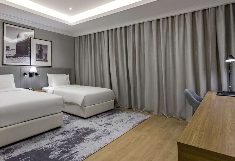Вилла 3 Спальни, Radisson Hotel Riyadh Airport