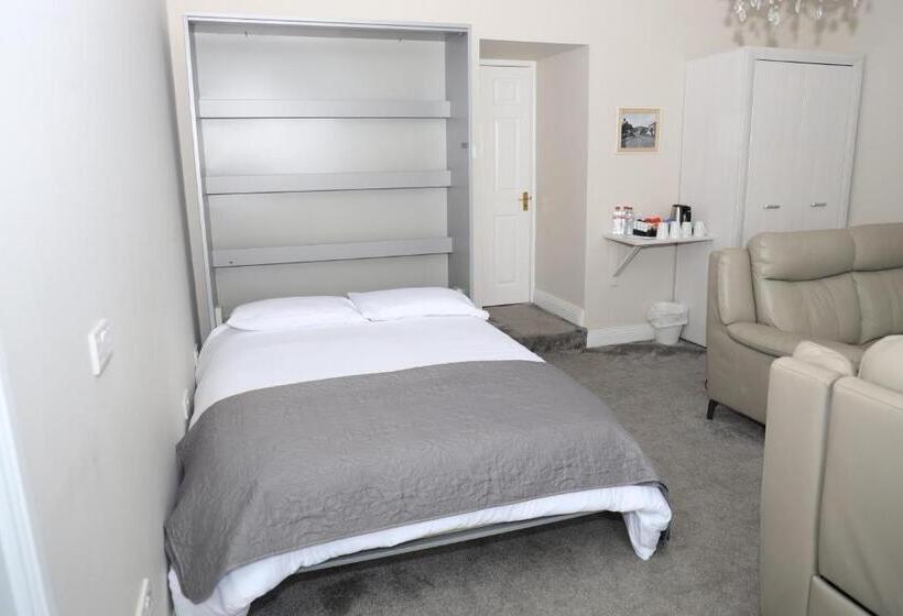 キングサイズベッドのデラックススイート, Madelines Accommodation