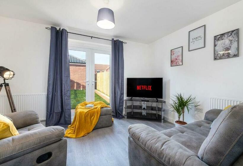 Дом 1 Спальня, The Holt Ideal For Contractors 2 Bedrooms Parking
