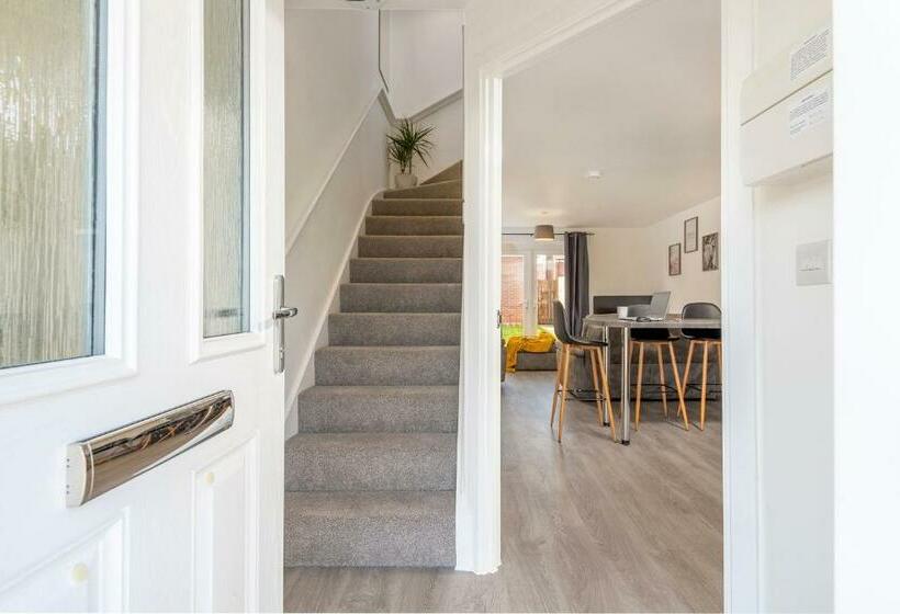 Дом 1 Спальня, The Holt Ideal For Contractors 2 Bedrooms Parking