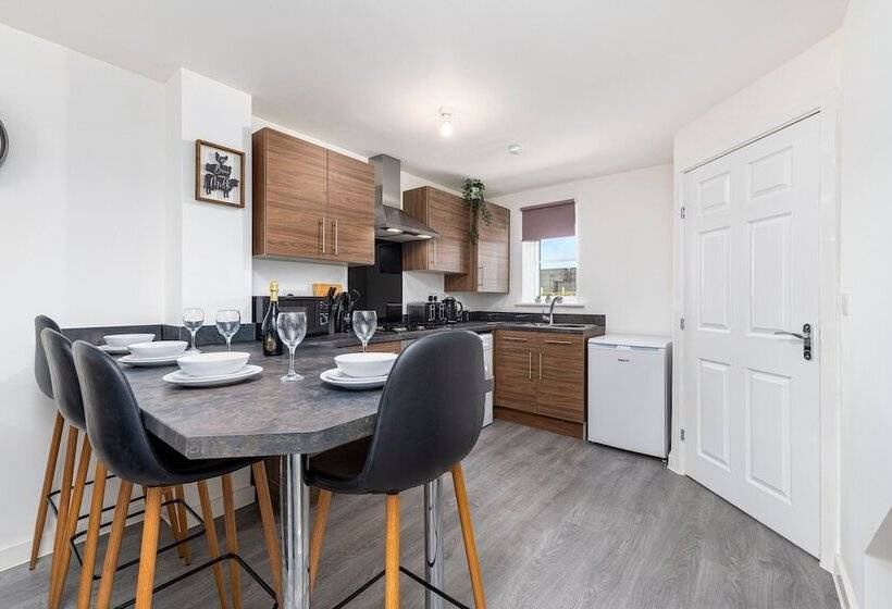 Дом 1 Спальня, The Holt Ideal For Contractors 2 Bedrooms Parking