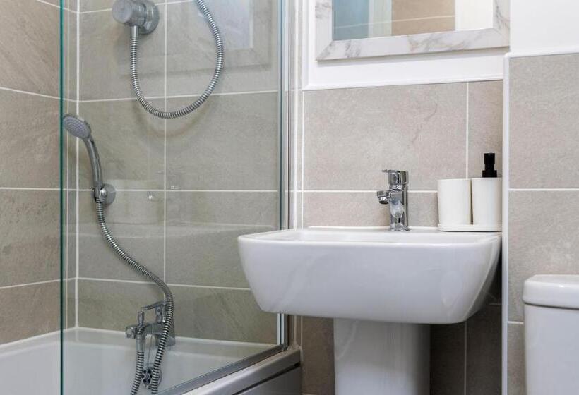 Дом 1 Спальня, The Holt Ideal For Contractors 2 Bedrooms Parking