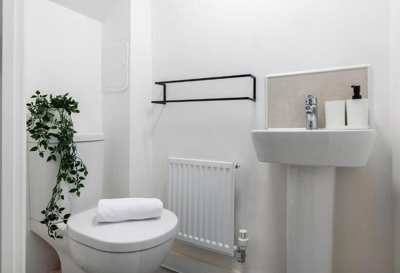Дом 1 Спальня, The Holt Ideal For Contractors 2 Bedrooms Parking