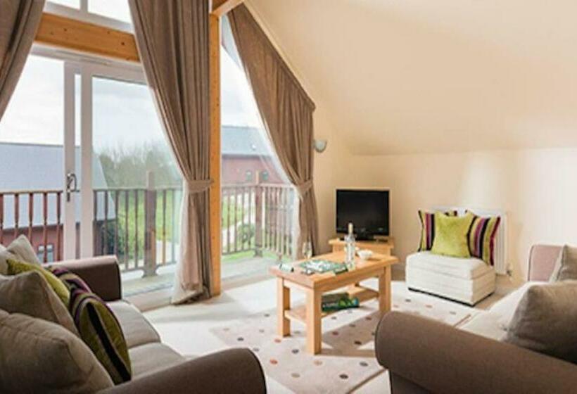 Дом 4 Спальни, Swallow Lodge With Hot Tub, Dogs Welcome Sleeps 8, Great Resort Facilities