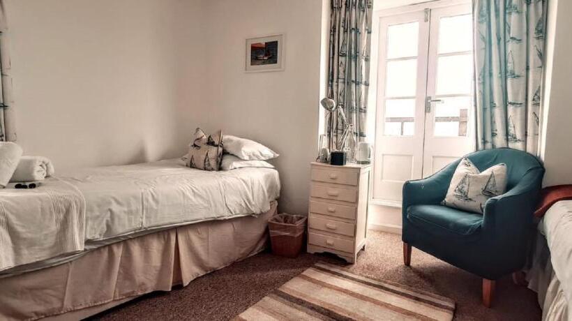 Quarto Estandar Banheiro Compartilhado, Itchenor Sailing Club