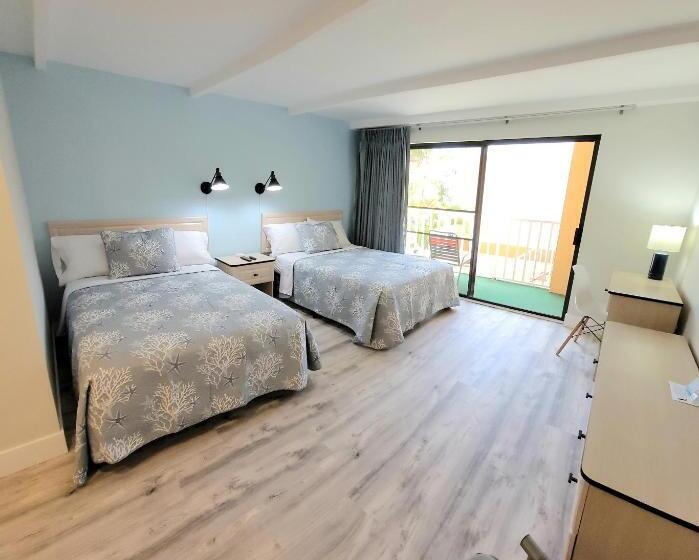 غرفة قياسية مزوَّدة بشُرفة, Satellite Motel