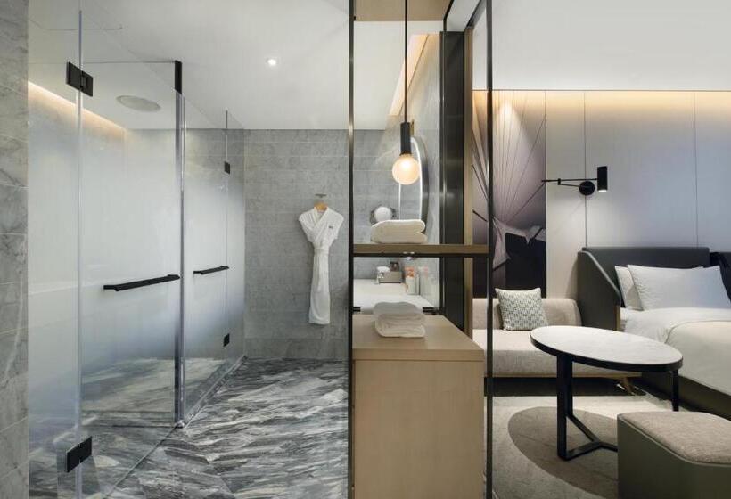 带大床的标准间, Crowne Plaza Quanzhou Riverview, An Ihg