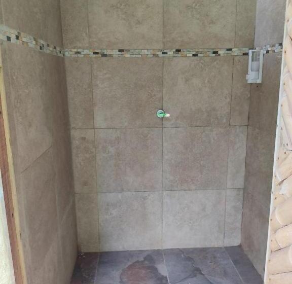 Cameră Familiar cu Baie în Comun, Hospedaje Pance Arí Munani Reserva Natural
