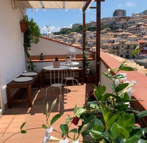 Standard room with outdoor bath, Pizzo Central House