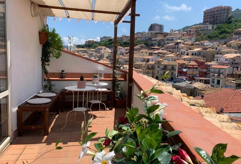 Standard room with outdoor bath, Pizzo Central House