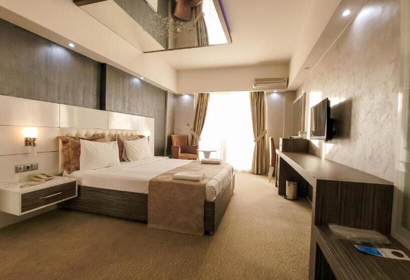 سوییت سوپریور, Mox Hotel Wellness & Spa