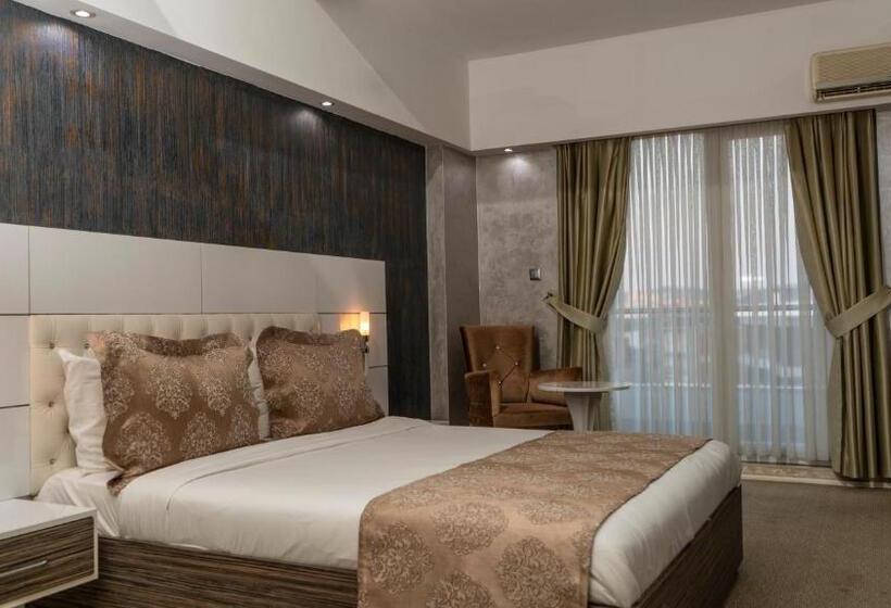 سوییت سوپریور, Mox Hotel Wellness & Spa