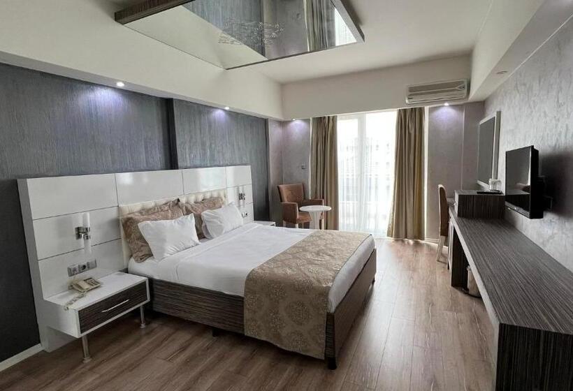 سوییت سوپریور, Mox Hotel Wellness & Spa