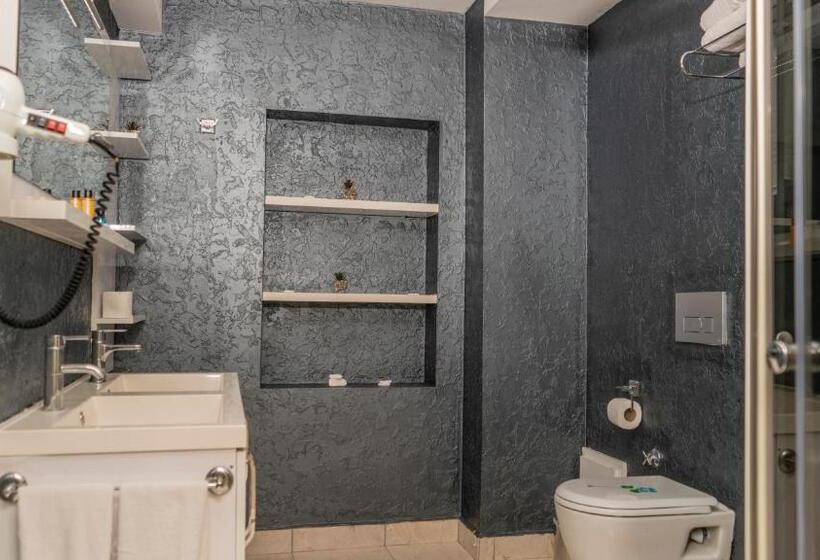 سوئیت با بالکن, Mox Hotel Wellness & Spa
