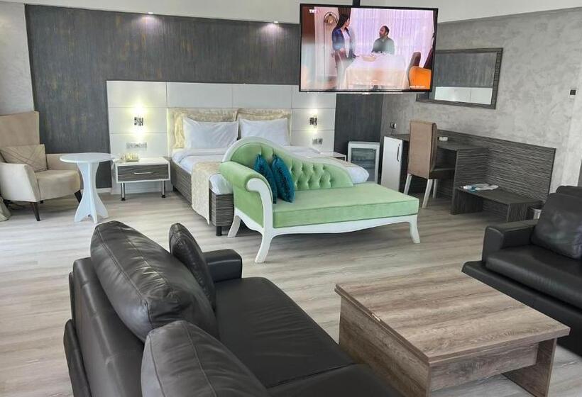 سوئیت با بالکن, Mox Hotel Wellness & Spa