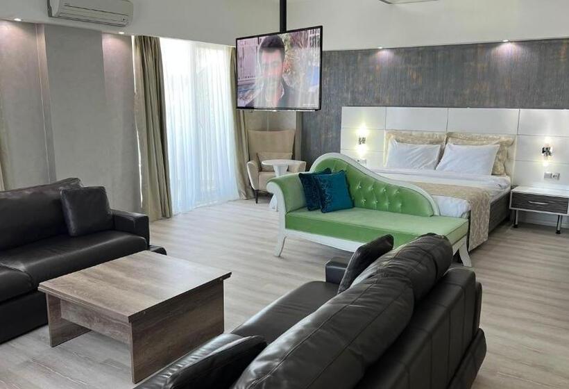 سوئیت با بالکن, Mox Hotel Wellness & Spa